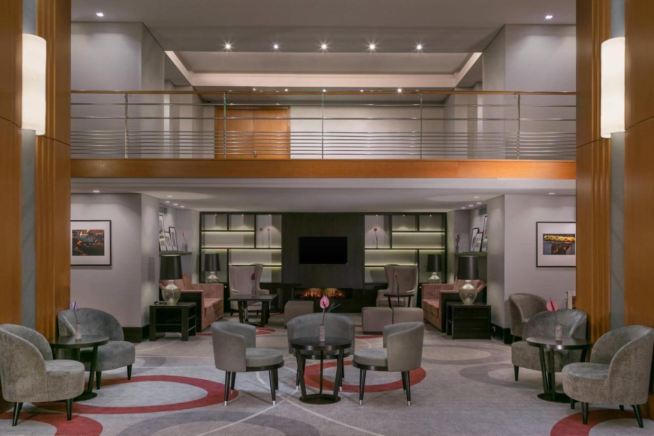 Sheraton Bucharest Hotel Bucareste Exterior foto The lobby of the hotel