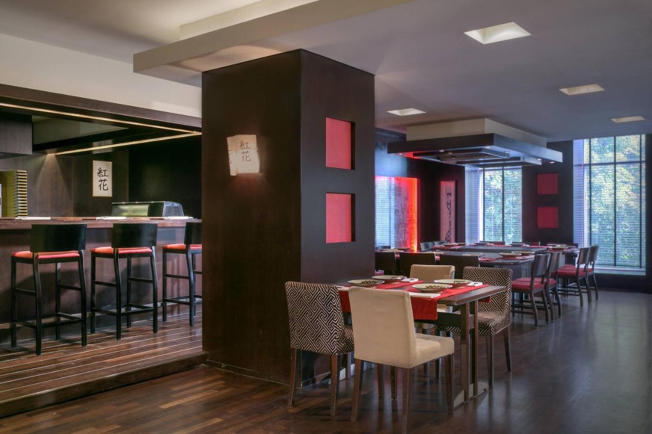 Sheraton Bucharest Hotel Bucareste Exterior foto Restaurant
