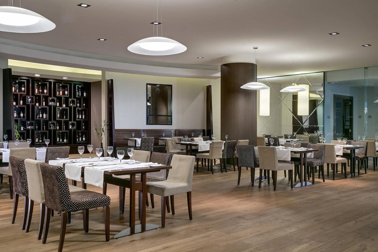 Sheraton Bucharest Hotel Bucareste Exterior foto Restaurant