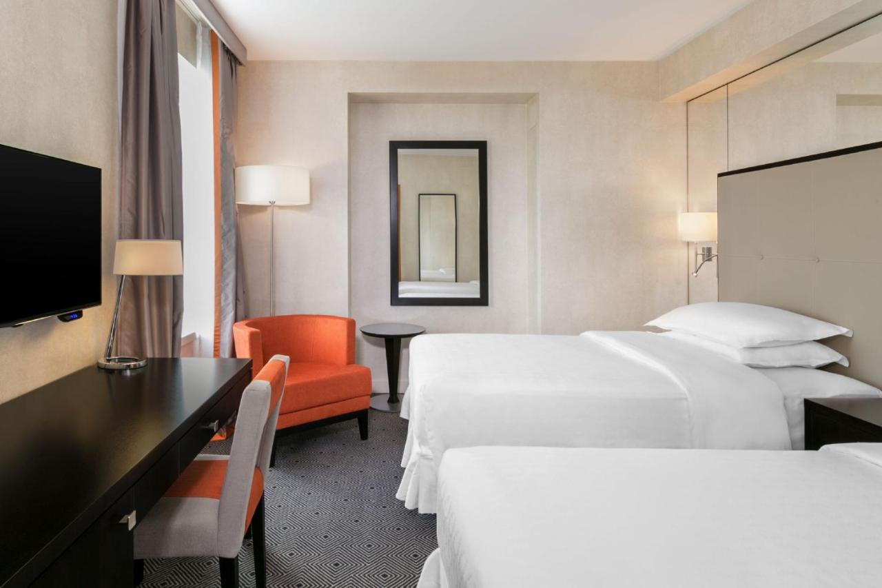 Sheraton Bucharest Hotel Bucareste Exterior foto A room at the hotel