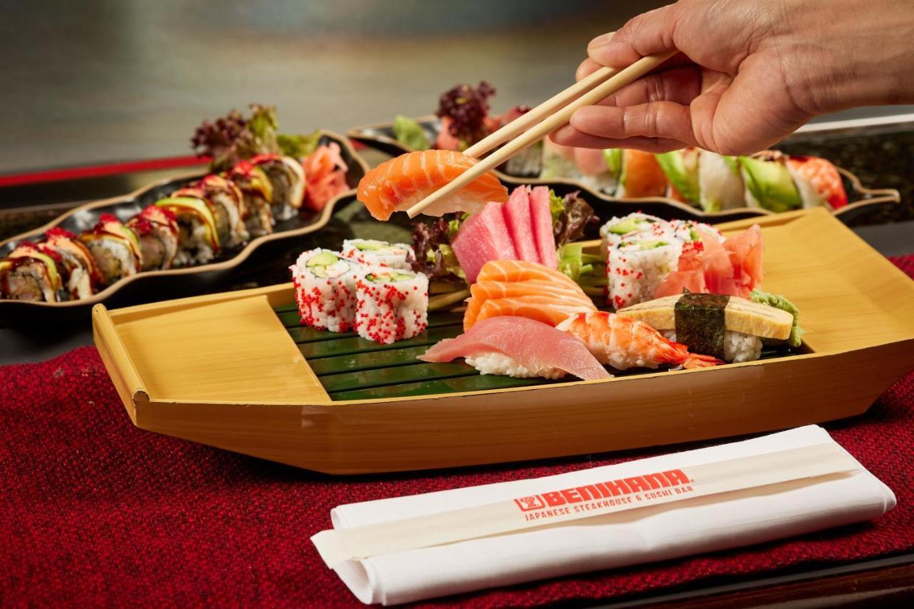 Sheraton Bucharest Hotel Bucareste Exterior foto Sushi