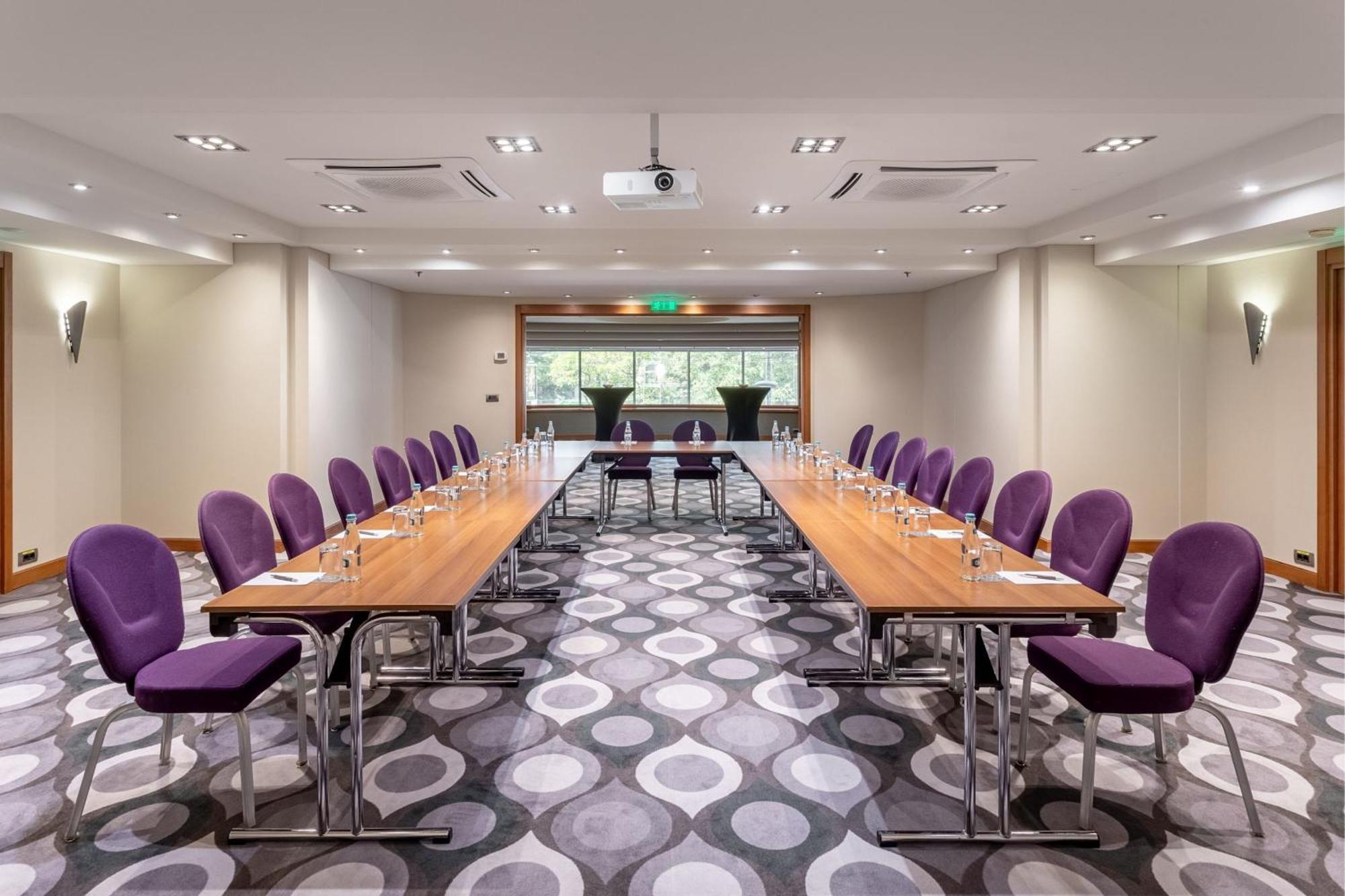 Sheraton Bucharest Hotel Bucareste Exterior foto The meeting room