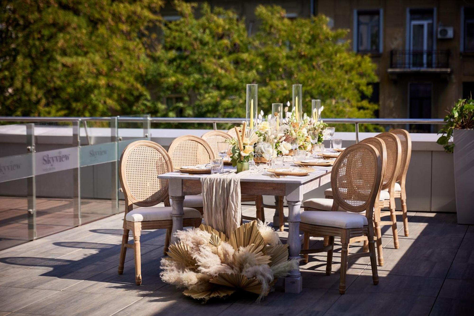 Sheraton Bucharest Hotel Bucareste Exterior foto The Terrace at The Ivy at Veranda