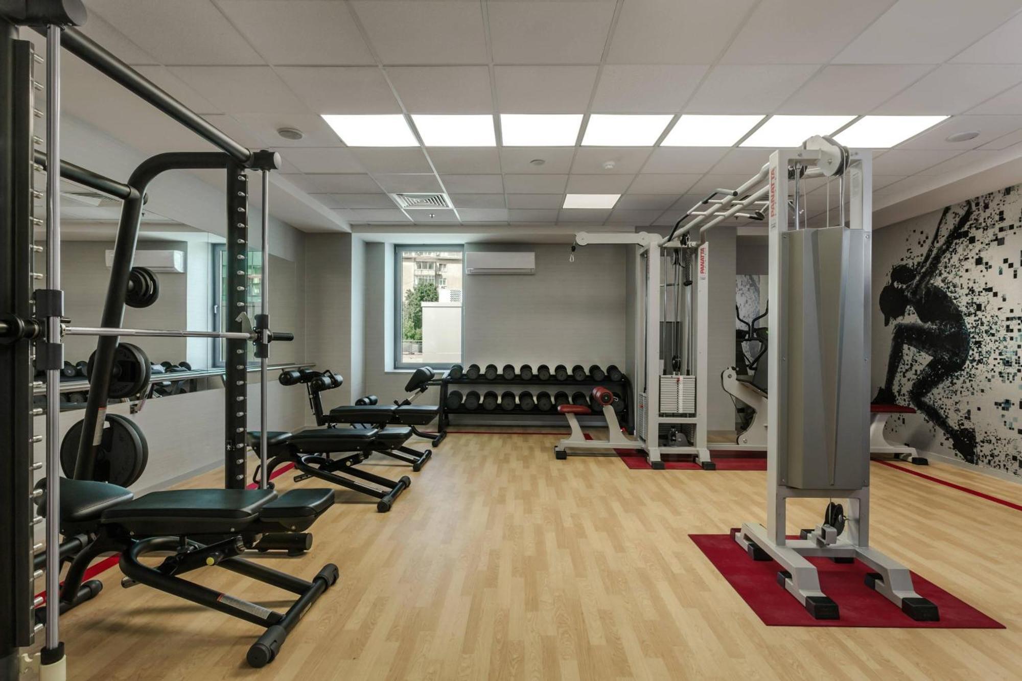 Sheraton Bucharest Hotel Bucareste Exterior foto The gym at the University of Roehampton