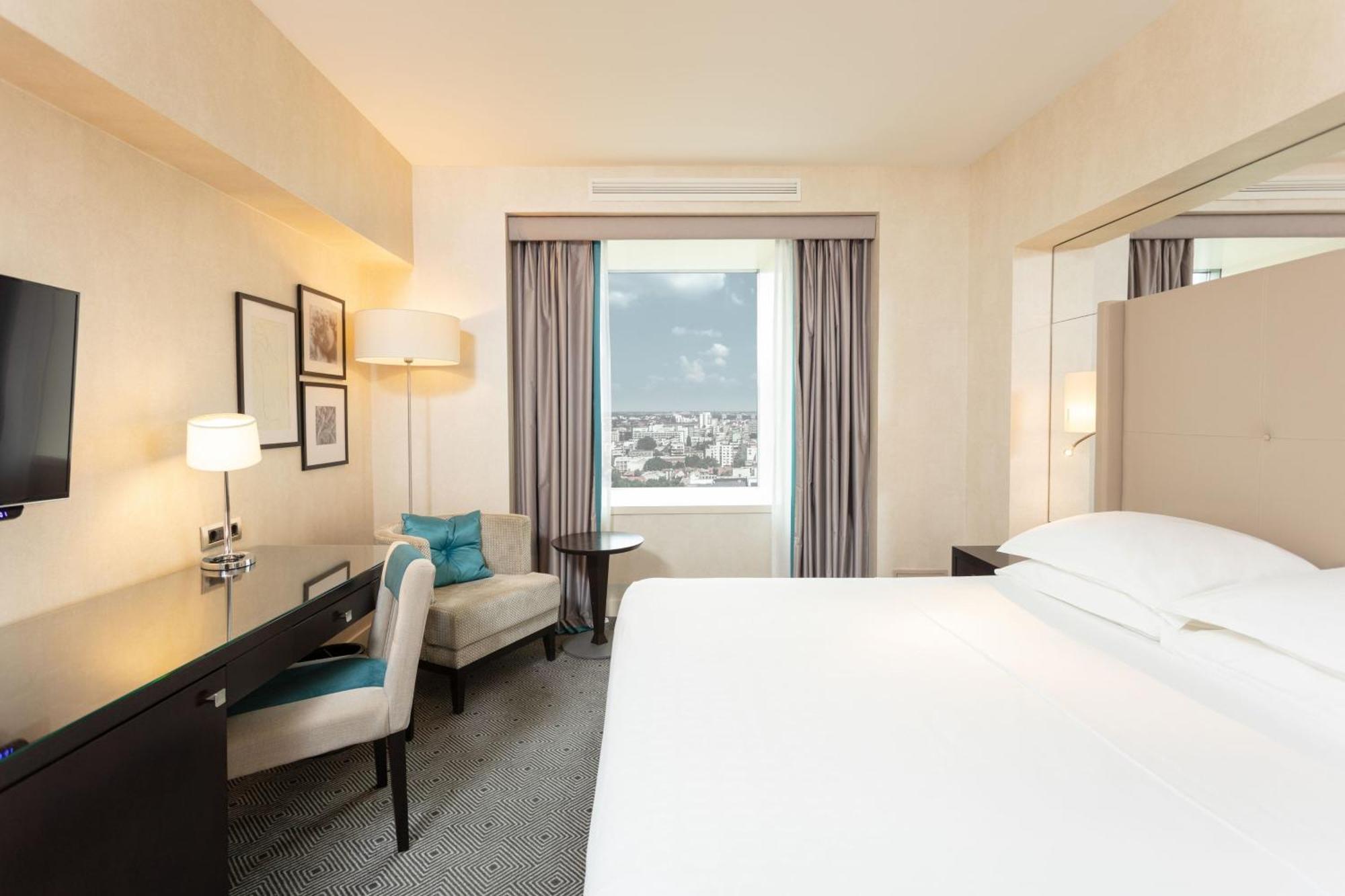 Sheraton Bucharest Hotel Bucareste Exterior foto A room at the hotel
