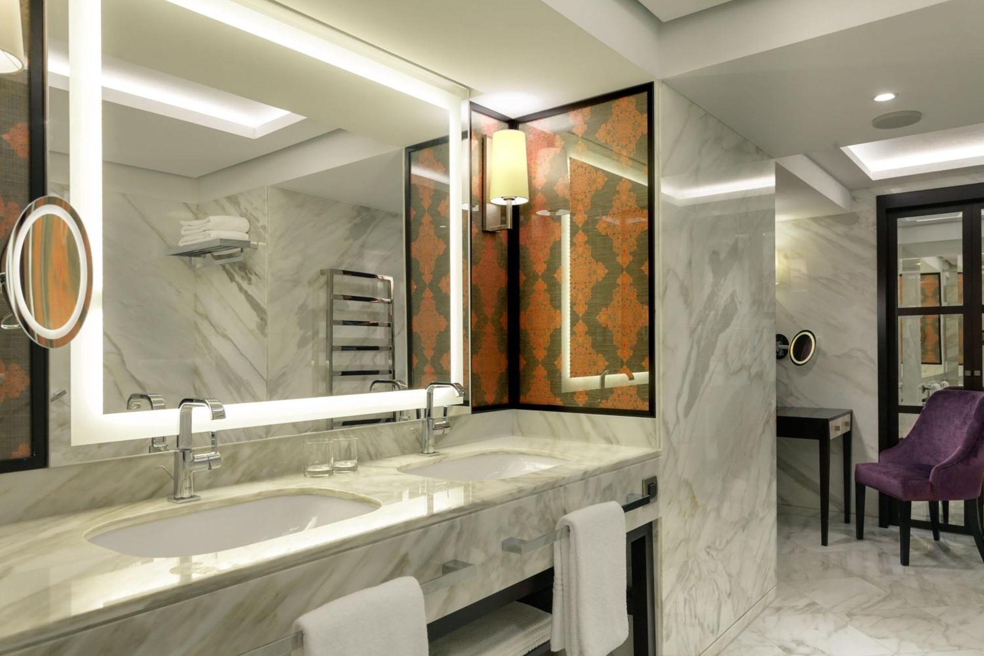 Sheraton Bucharest Hotel Bucareste Exterior foto Bathroom