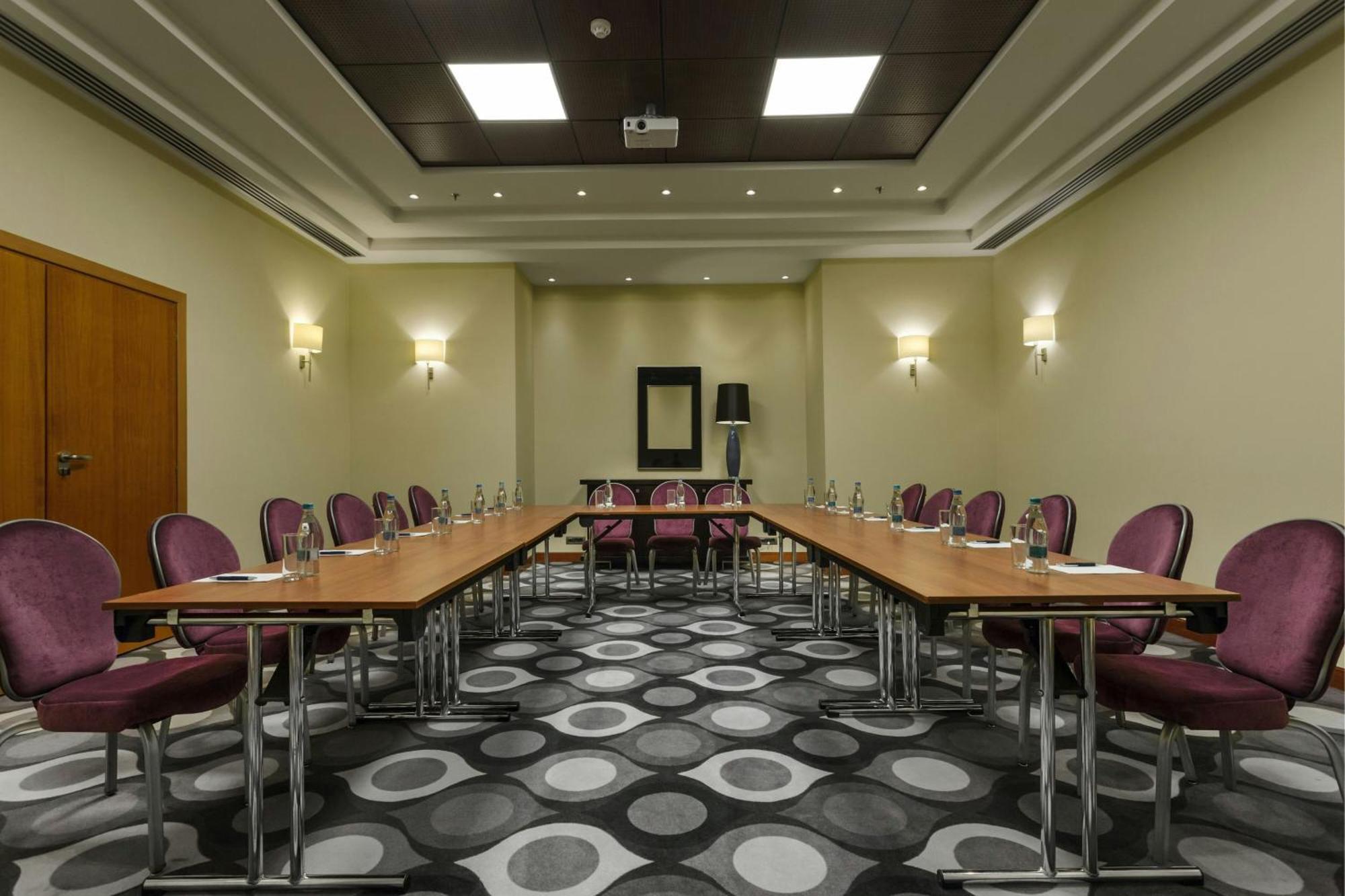 Sheraton Bucharest Hotel Bucareste Exterior foto Meeting room