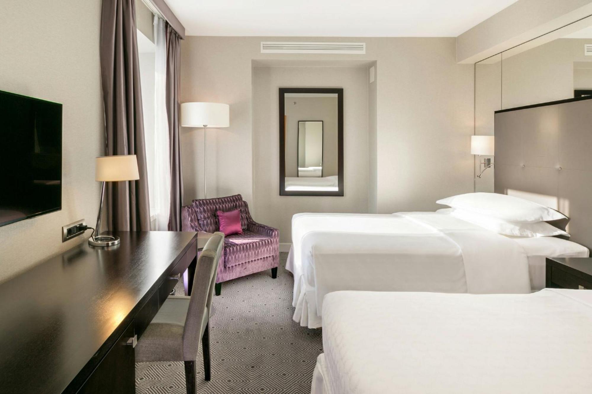 Sheraton Bucharest Hotel Bucareste Exterior foto A room at the hotel