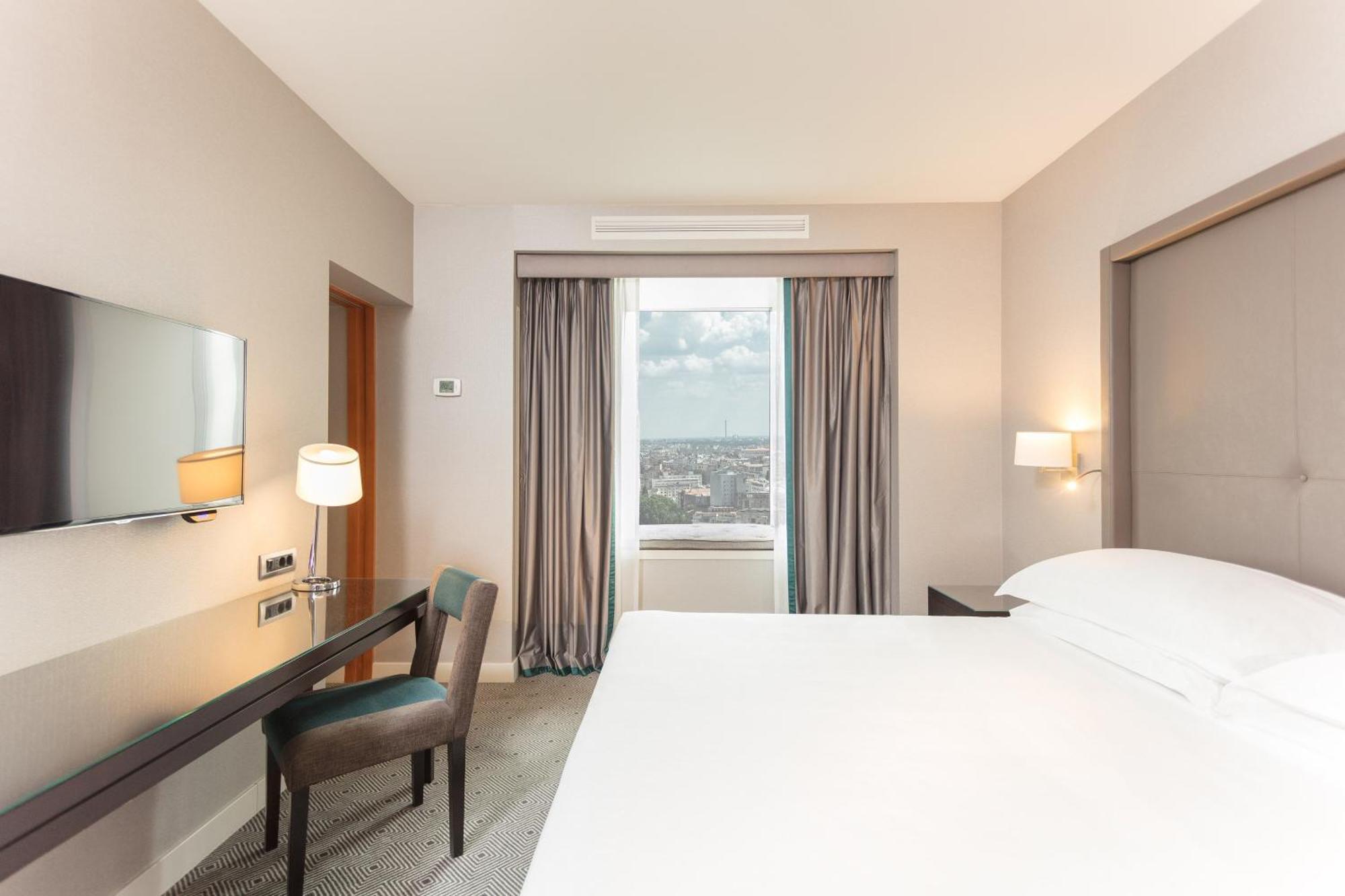 Sheraton Bucharest Hotel Bucareste Exterior foto A room at the hotel