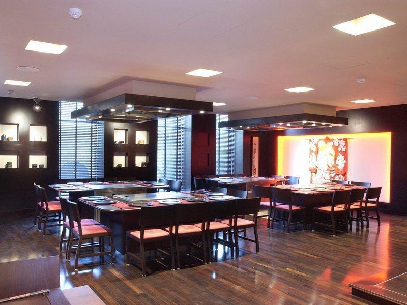 Sheraton Bucharest Hotel Bucareste Exterior foto Interior of a restaurant